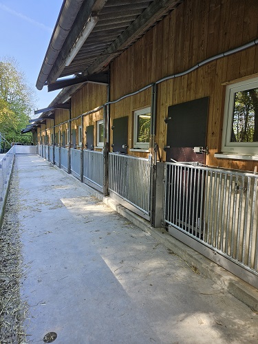 Außenbereich des Ökostalls