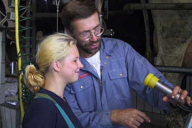 Unterweisung im Melkstand