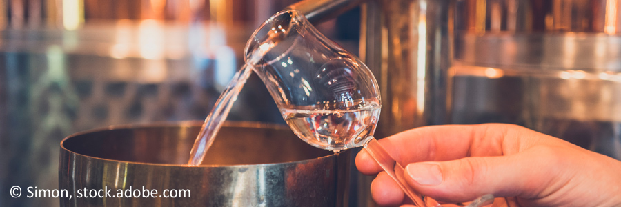 Destillation. Foto: Simon, stock.adobe.com