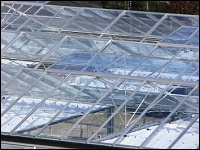 Teil der Dachfläche des neuen Versuchsgewächshauses in Straelen